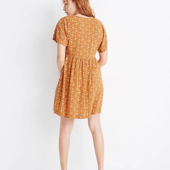 Button-Front Babydoll Dress in Americana Floral in M - Picture 3 of 8